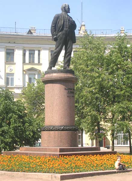 Памятник Ленину в Санкт-Петербурге
Monument to Vladimir I. Lenin in St.-Petersburg